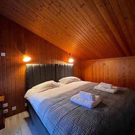 Le Darbon - Sleeps 9 - Location *