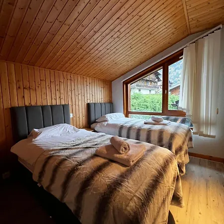 Le Darbon - Sleeps 9 - Location
